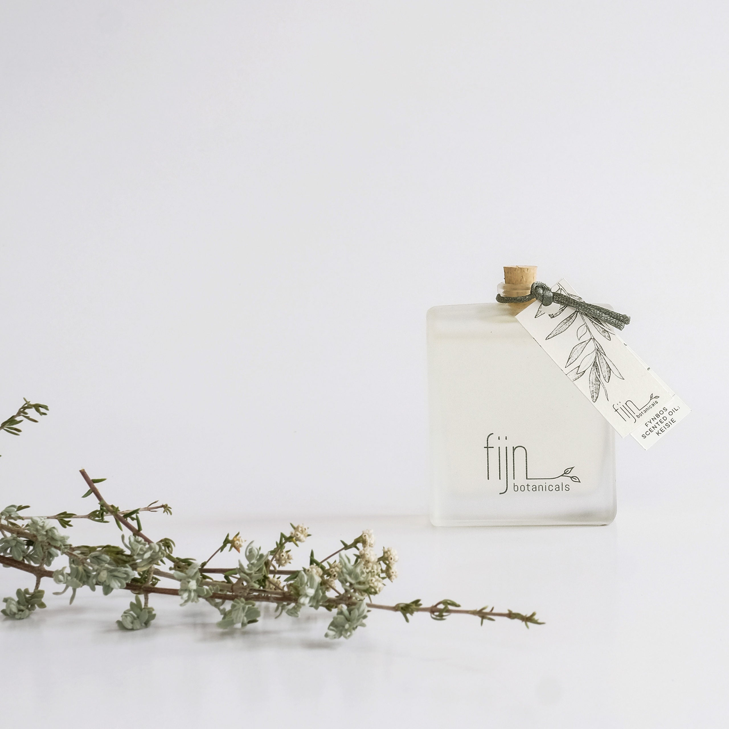 Fijn Botanicals miniature diffuser with a tag on a white background