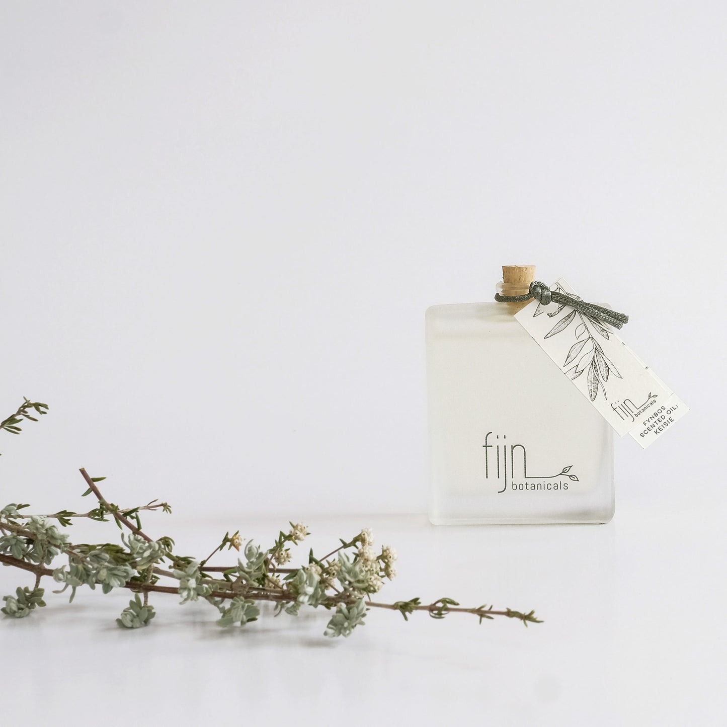 Fijn Botanicals miniature diffuser with a tag on a white background