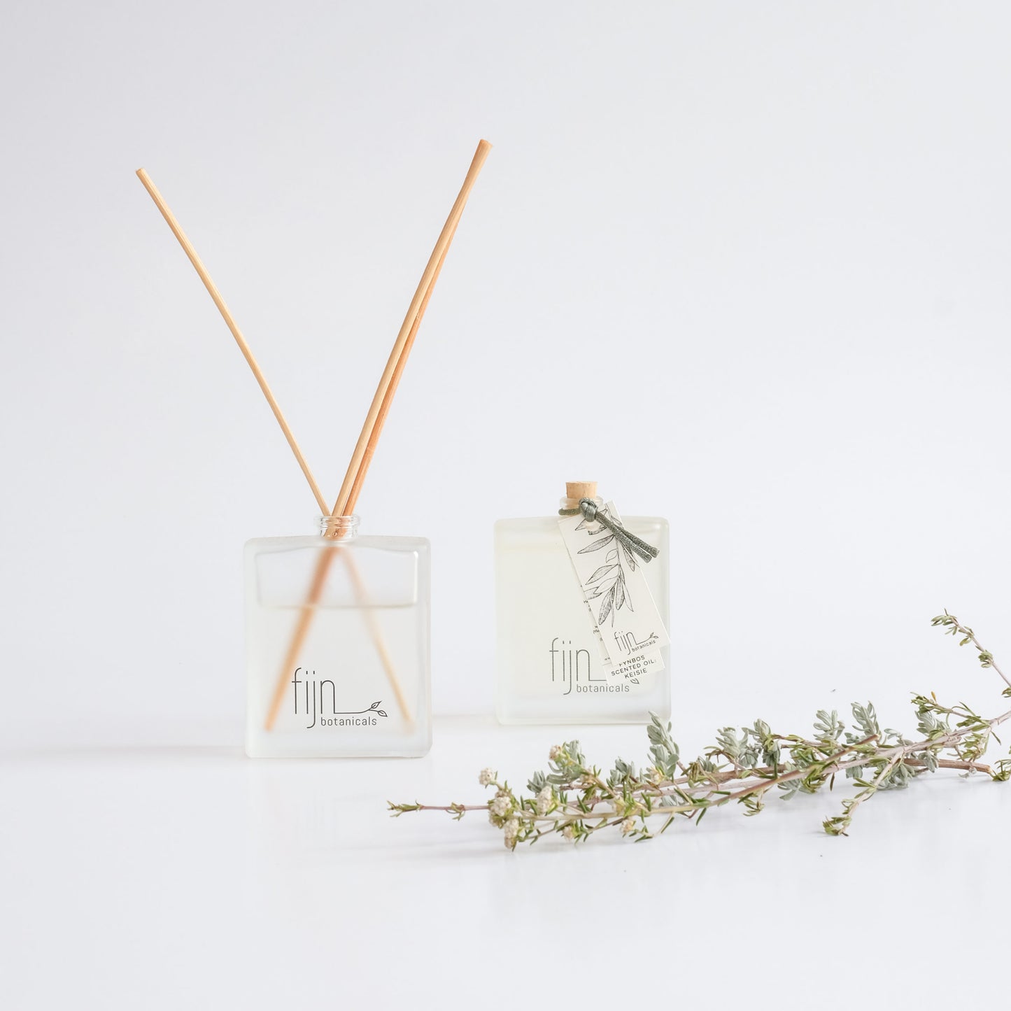 Fijn Botanicals diffuser on a white background
